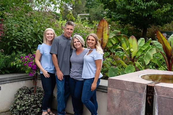 Tips for Coordinating Outfits for Large Family Photo Sessions