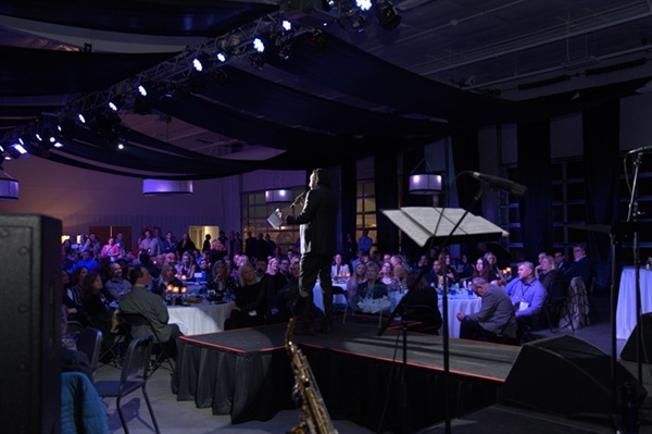 How Do Photographers Manage Large-Scale Event Photography Without Missing Key Moments?