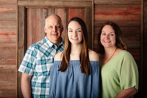 How Does Photo Retouching Affect the Quality and Realism of Portraits?